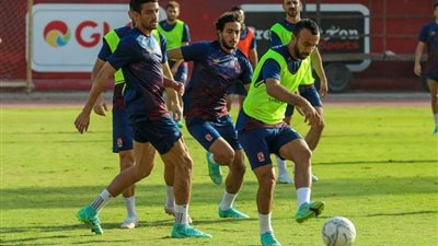 نجم الأهلي ينتظم في التدريبات بعد تعافيه من الإصابة