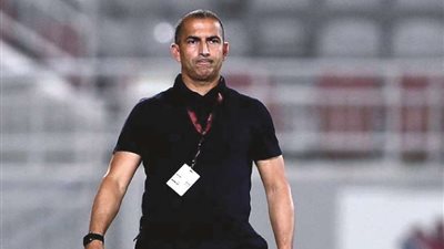 الدحيل القطري ينهي عقد مدربه الجزائري