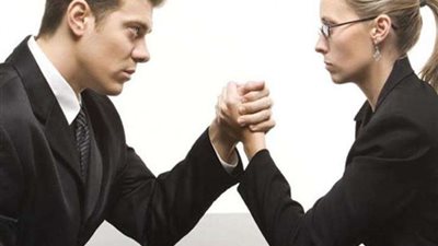 فيديو| كاتب: بعض السيدات يبحثن عن المساواة بالرجل