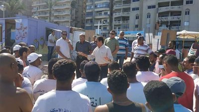 السياحة والمصايف يحذر عمال شاطئ المندرة من فرض إكراميات