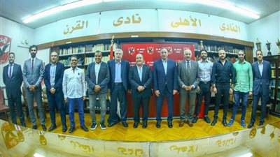 تعرف على تفاصيل اجتماع مجلس إدارة الأهلي مع شركات النادي الثلاث
