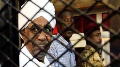 السودان يقرر تسليم البشير إلى المحكمة الجنائية الدولية