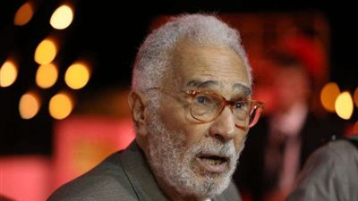 بعد إعلان اعتزاله.. عبدالرحمن أبو زهرة يظهر على كرسي متحرك