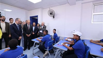 عمرو طلعت : تطوير البنية التحتية التكنولوجية ونشر الثقافة الرقمية بقرى حياة كريمة