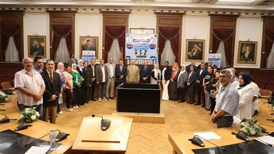 محافظ القاهرة يُكرم 61 طالب وطالبة من المتفوقين بمراحل التعليم المختلفة