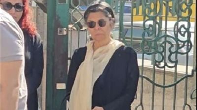 أبرز الحضور أشرف زكي وبسمة.. تشييع جثمان والدة سلوى محمد علي