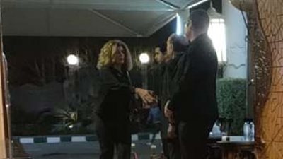 مدحت صالح أول الحضور.. بدء عزاء ليلى صديق بمسجد الشرطة