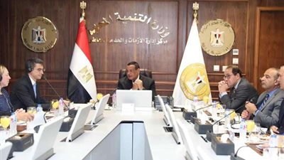 اللواء هشام آمنة يتابع مع وفد بعثة البنك الدولي الموقف التنفيذي لبرنامج التنمية المحلية بصعيد مصر