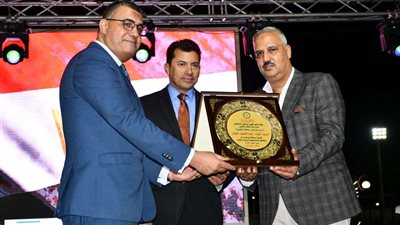 بتكلفة 50 مليون جنيه.. وزير الرياضة يفتتح المنشآت الرياضية بنادي العبور