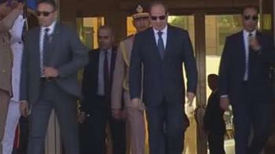 الرئيس السيسى يستقبل أمير قطر لدى وصوله مطار القاهرة