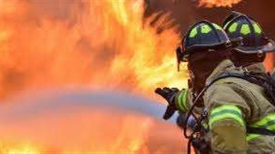 مصرع شخص في حريق هائل داخل مخزن أخشاب بالوراق