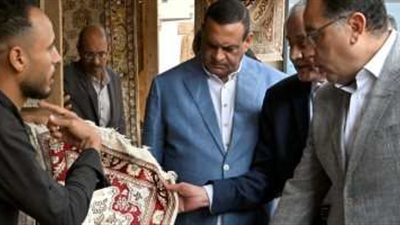 مدبولي يتفقد معرض أيادي مصر لدعم الحرف التراثية واليدوية