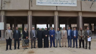 رئيس جامعة الأزهر ونائبه يتابعان انتظام العملية التعليمية بكلية العلوم بأسيوط