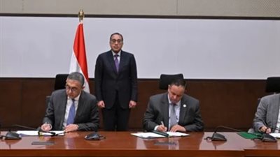 رئيس الوزراء يشهد مراسم توقيع 3 اتفاقيات إطارية لتصنيع السيارات في مصر