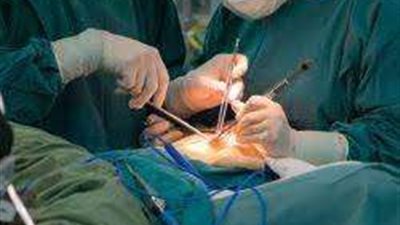 تركا فوطتين في جسدها.. إحالة طبيبي نساء وولادة وفني تمريض إلى المحاكمة