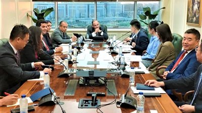 وزير الصناعة يبحث مع وفد بنك الاستيراد والتصدير الصيني تعزيز سبل التعاون