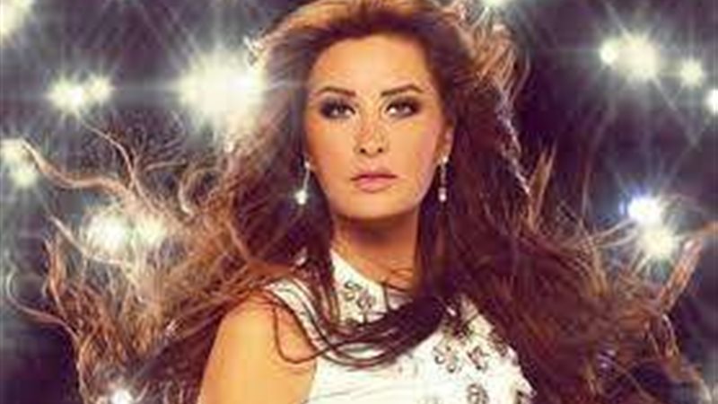 الفنانة لطيفة