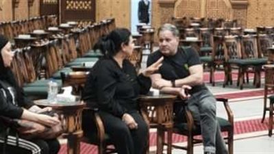 إدوارد أول الحاضرين.. سلوى عثمان تستقبل عزاء والدها