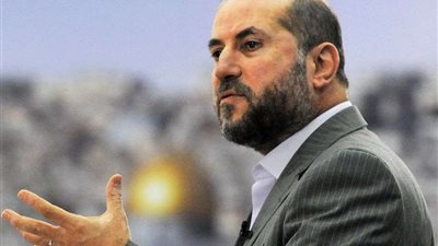 مستشار الرئيس الفلسطيني: متمسكون بمواقفنا الوطنية والبقاء على أرضنا