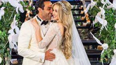 بعد انفصاله عن هنا الزاهد.. 3 زيجات في حياة أحمد فهمي