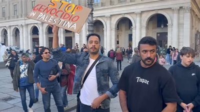 أحمد العوضي وخالد يوسف يشاركان في مظاهرة بإيطاليا دعما للشعب الفلسطيني
