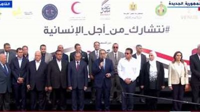 تحت شعار «لنتشارك من أجل الإنسانية».. مدبولي يتفقد قافلات الإغاثة المتجهة لغزة