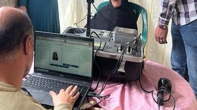 الداخلية تساعد مُسنة 102 عامًا في تجديد بطاقة الرقم القومي داخل منزلها بالشرقية