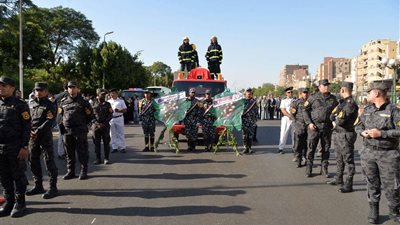 محافظ أسيوط يشارك في جنازة عسكرية لشهيد الواجب النقيب 