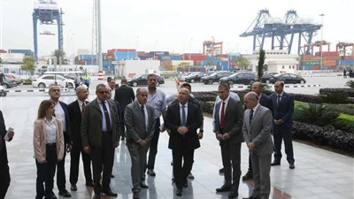 وزير النقل يتفقد محطة تحيا مصر متعددة الأغراض بميناء الإسكندرية