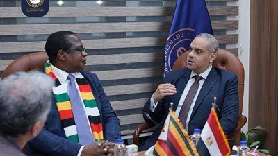 رئيس هيئة الدواء المصرية يستقبل وزير مالية زيمبابوي