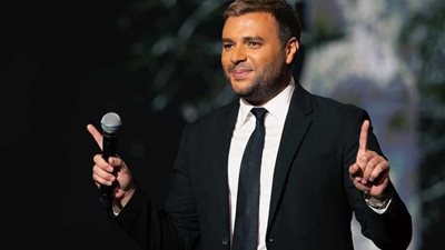 رامي صبري يتألق علي خشبة المسرح ويؤدي مجموعة من أفضل أغانيه