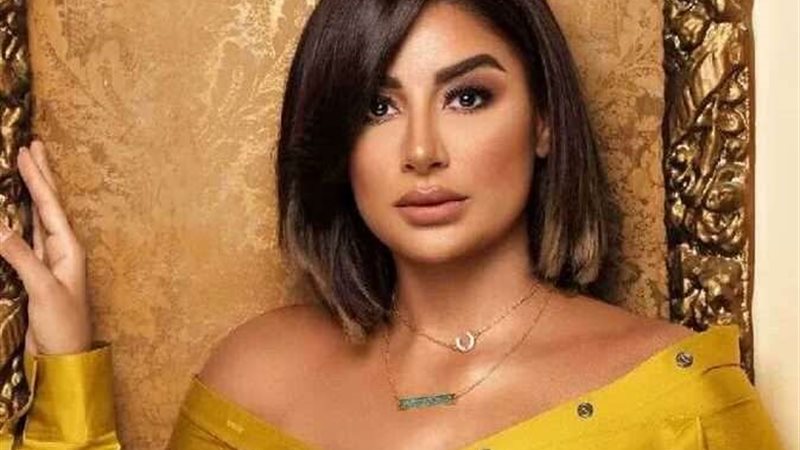 الفنانة جوري بكر