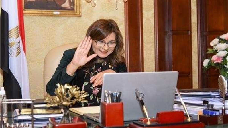 السفيرة نبيلة مكرم