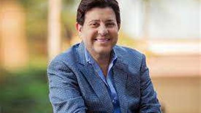 هاني شاكر يحتفل مع جمهوره بتحقيق مليار مشاهدة على 