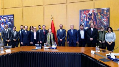 وزير الإسكان يناقش موقف تنفيذ المشروعات المشتركة