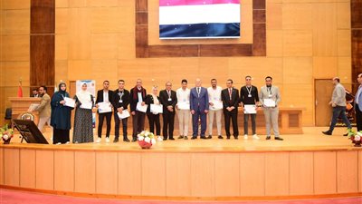 النعماني يكرم 40 مخترع ورائد أعمال ويفتتح معرض الابتكارات خلال مؤتمر الابتكار وريادة الأعمال بجامعة سوهاج