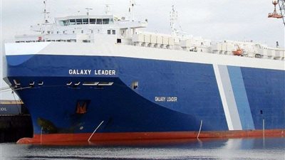 بعد اختطافها.. تعرف على ناقلة السيارات الإسرائيلية ومالكها