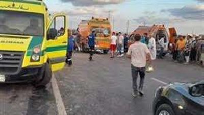 مصرع 3 أشخاص وإصابة 12 آخرين في انقلاب سيارة نقل بطريق المنوفية الإقليمي