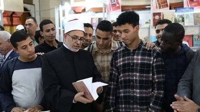رئيس جامعة الأزهر يفتتح معرض الكتاب الثالث بقطاع الدًّراسة بتخفيضات كبيرة
