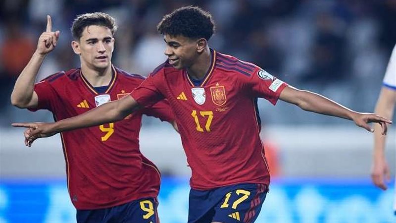 لامين مال لاعب منتخب