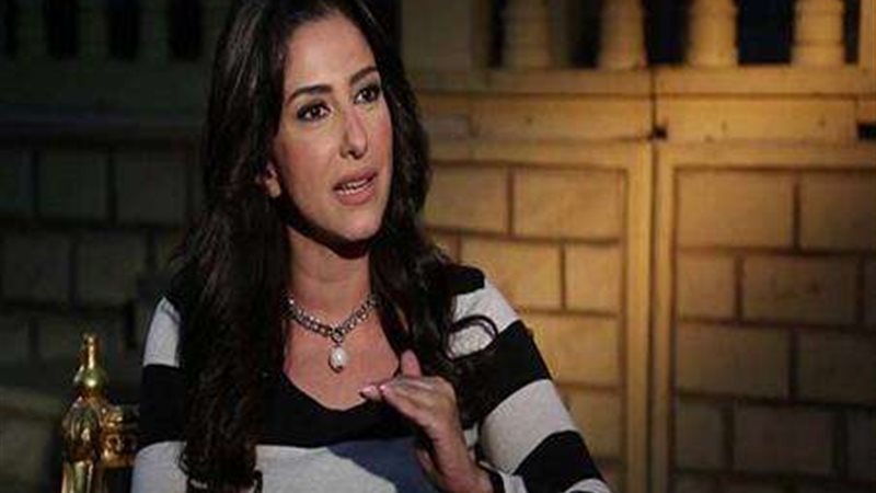 الفنانة القديرة حنان