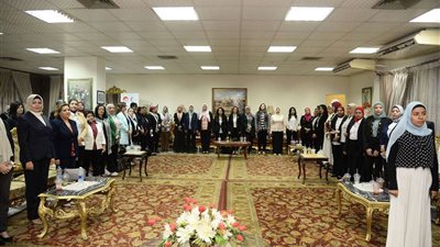 محافظ أسيوط يشهد ختام برنامج 