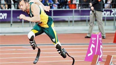 بعد 11 سنة.. إطلاق سراح بطل الألعاب البارالمبية المبتور الساقين