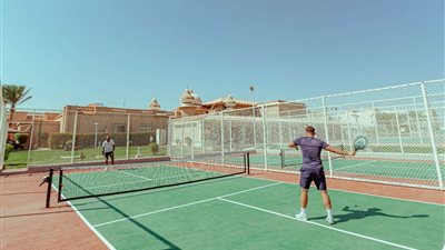 لأول مرة في مصر.. كامل أبو علي يفتتح ملاعب بيكل بول بالغردقة تشجعيا للسياحة الرياضية