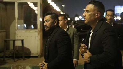 شريف رمزي يتلقى عزاء شقيقه وتامر حسني ويسرا أبرز الحضور (صور)