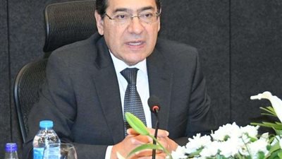 وزير البترول يشهد توقيع عقد بحث للتنقيب عن الذهب والمعادن المصاحبة