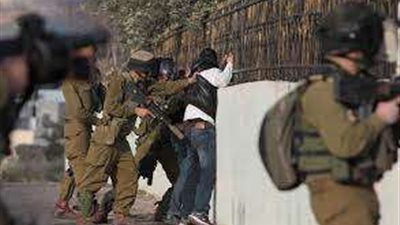 جيش الاحتلال الإسرائيل يعتقل 29 فلسطينيًا بمختلف أنحاء الضفة الغربية