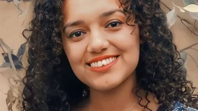 الروائية رنا محمد