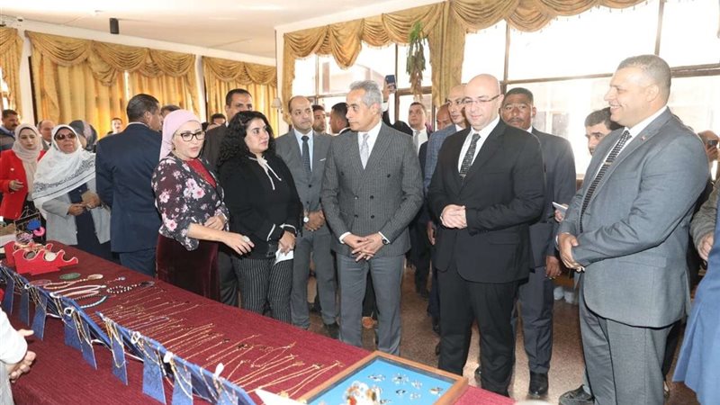 وزير العمل يُكرم