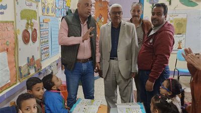 مدير الإدارة التعليمية يزور مدرسة الشهيد إيهاب إبراهيم بالقليوبية